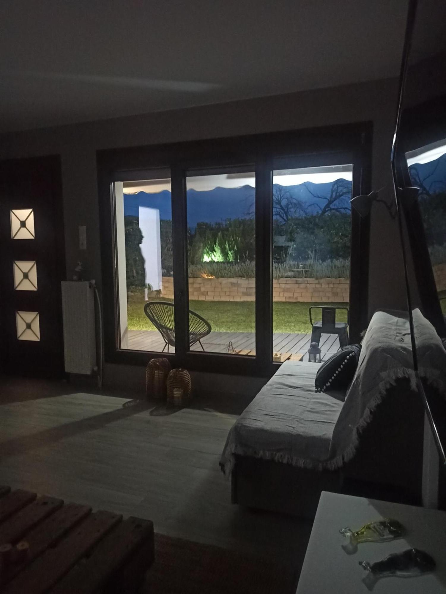 Yannis' Apartment Драма Екстериор снимка