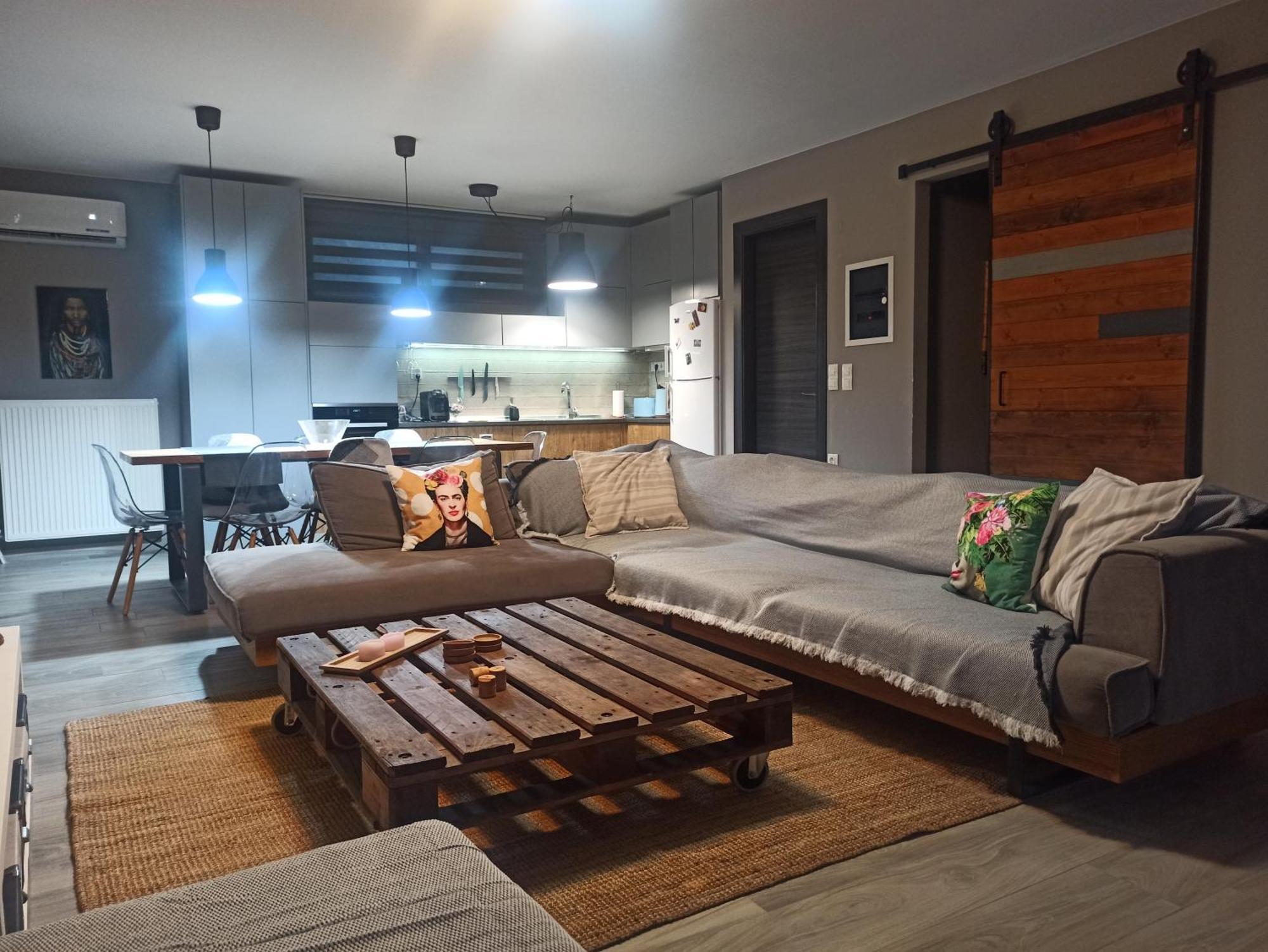 Yannis' Apartment Драма Екстериор снимка
